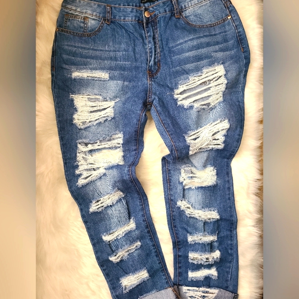 SZ 13 Super-Distressed cropped jeans